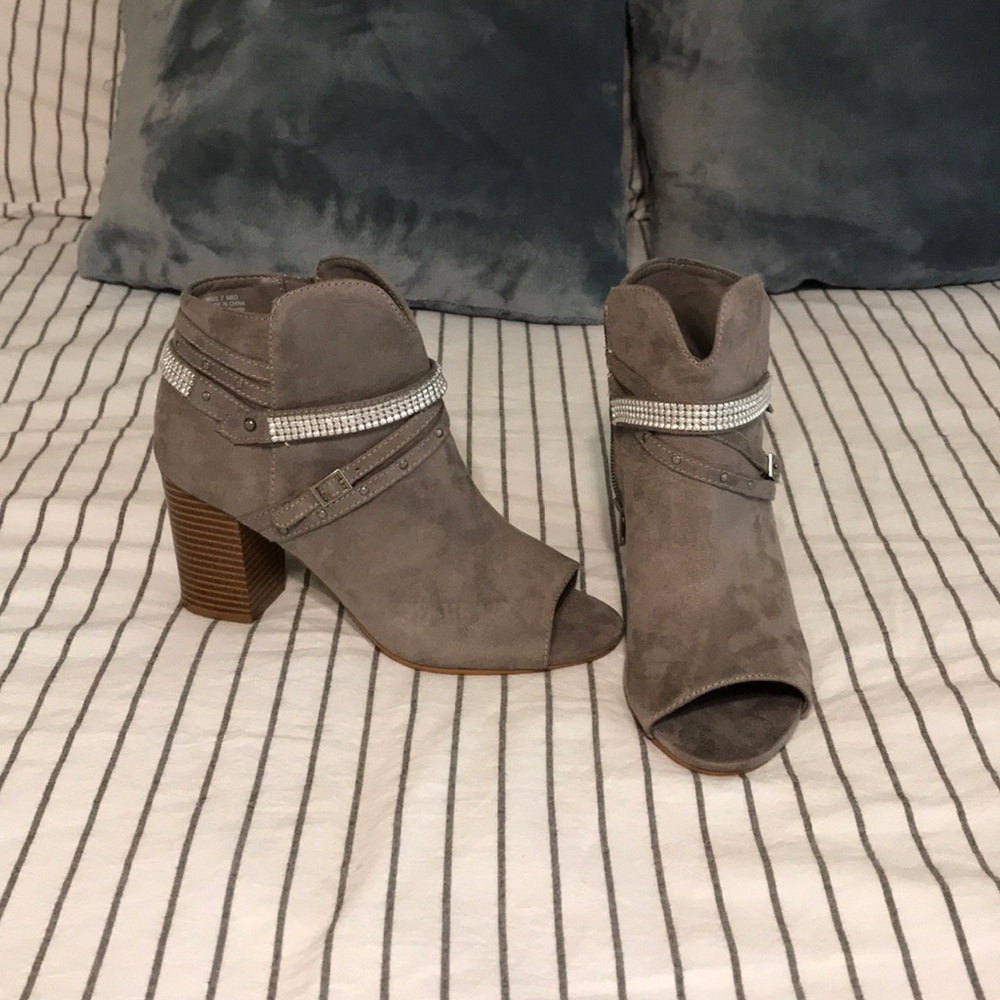 High heel shoe
